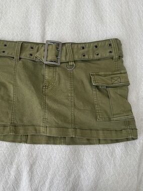 urban outfitters cargo skirt   size small  details: -no flaws  -color: green
